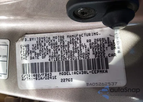 2003 Toyota Camry Le z USA, uszkodzony, nr VIN 4T1BE32K73U137925